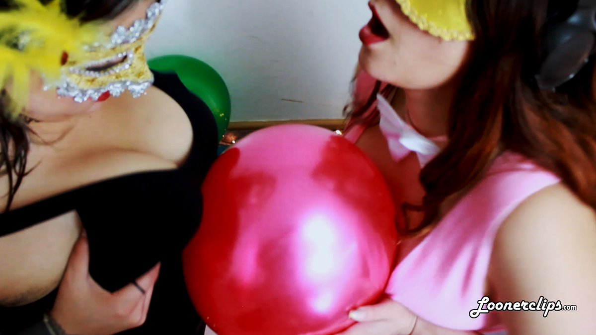 loonerclips's tweet photo. What you'll enjoy:

🎈 Plenty of sit pops
👣 Energetic balloon stomping
💥 Loud, satisfying pops
😊 Fun interaction between Vanessa &amp; Deena
🎥 High-quality video and audio download here https://t.co/2ztbl2K6BF now #looner #Sittopop #Balloonfetish #Stomptopop https://t.co/7pVbYURzHv