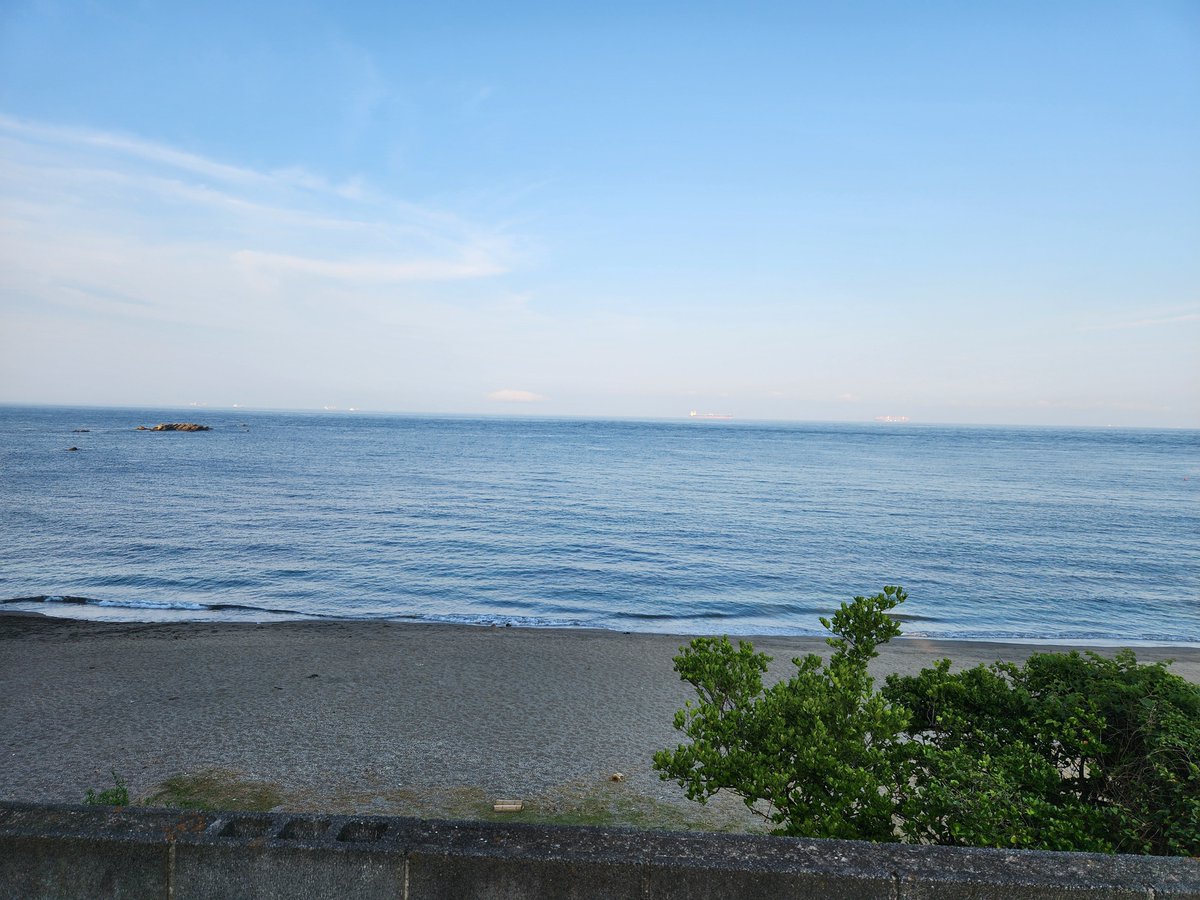 SUIKA33333's tweet photo. 砂浜が暑くて痛かった。 https://t.co/TleyOfZhJG