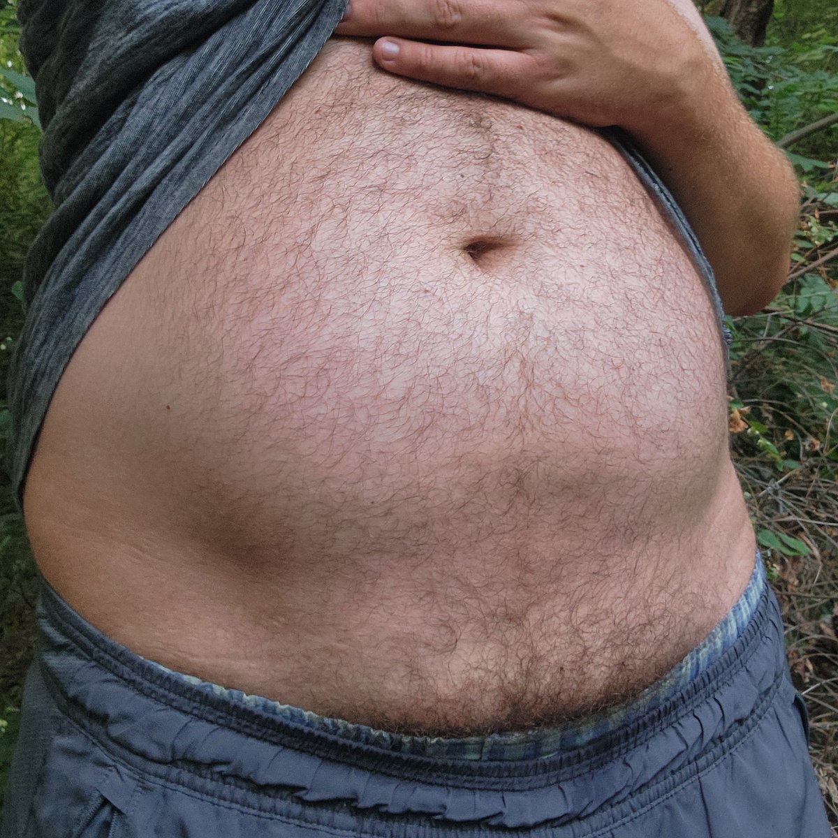 possum_thing_'s tweet photo. Possum dad in the forest (this is where he goes for 8 hours every day) https://t.co/IbPo5h0Mox
