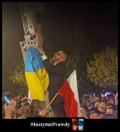 InstytutPrawdy's tweet photo. PiS i Konfederacje zniszczyły Polskę. Obudziły najgorsze instynkty w części polskiego społeczeństwa. 
Lata podsycania nienawiści przez prawicę i dzielenia społeczeństwa na lepsze i gorsze przynosi właśnie skutki - przemoc wobec Ukraińców w Polsce.
Musimy zareagować - zero tolerancji dla nienawiści i agresji.

W Polsce, która przyjęła setki tysięcy Ukraińców uciekających przed rosyjską agresją, rośnie liczba aktów przemocy i prześladowań na tle narodowościowym. Dane Komendy Głównej Policji są jednoznaczne: w pierwszym półroczu 2026 roku odnotowano 180 zawiadomień o przestępstwach z nienawiści wobec obywateli Ukrainy. Jest to wzrost o ponad 30% w porównaniu z poprzednimi okresami. To nie są pojedyncze, przypadkowe incydenty. To sygnał rosnącej ksenofobii, którą trzeba nazwać po imieniu i stanowczo potępić.

Oto najważniejsze, udokumentowane przypadki agresji wobec Ukraińców:
☑️Kraków, lipiec 2024 (kąpielisko Zakrzówek): 17-letni Ukrainiec Artem został zaatakowany maczetą przez grupę polskich nastolatków. Doznał pęknięcia czaszki i poważnego urazu ręki (stracił palec).
☑️ Warszawa, maj 2026 (Most Świętokrzyski): Grupa polskich nastolatków (15–18 lat) brutalnie pobiła kilku ukraińskich rówieśników, którzy szli mostem i rozmawiali po ukraińsku/rosyjsku. Jeden z poszkodowanych miał pękniętą czaszkę. 
☑️Legnica, 18 lipca 2026 (basen Delfinek): Polska kobieta ok. 30 lat zaatakowała pięścią dwie 13-letnie bawiące się Ukrainki. Jedna dziewczynka upadła po uderzeniu w szyję, druga dostała w twarz. Kobieta jeszcze się śmiała z ofiary. Ukraiński chłopak, który stanął w obronie, został uderzony i miał rozbity nos. 
☑️Bielsko-Biała, lipiec 2026 (autobus miejski): 54-letni pracownik spółki komunikacyjnej (kierowca) wulgarnie wyzywał i obrażał dwie 11-letnie Ukrainki. Nazywał je https://t.co/z8OnKrVJYJ. „ukraińskimi k***”, wzywał do „wyp******a z tego kraju” i twierdził, że „żyją za nasze pieniądze”. 
☑️Wrocław, lipiec 2026 (Wyspa Słodowa): 19-letni Ukrainiec został brutalnie pobity. 
☑️Poznań, lipiec 2026 (tramwaj, przystanek Kurpińskiego): Trzej mężczyźni werbalnie atakowali ukraińskiego chłopca w tramwaju. 60-letni Polak, który stanął w jego obronie, został pobity na przystanku.
Te akty przemocy, często wobec dzieci i młodzieży, są odrażające. Bicie, kopanie, obrażanie, atakowanie maczetą czy pięścią tylko dlatego, że ktoś mówi po ukraińsku lub ma inny akcent, to czysta ksenofobia. Nie ma na to usprawiedliwienia.
Nawoływanie do nienawiści, czy to w internecie, mediach społecznościowych, czy w realu jest równie groźne jak sama agresja fizyczna. Ci, którzy podjudzają, hejtują, szerzą stereotypy i wzywają do „oczyszczania” Polski z Ukraińców, ponoszą moralną i często prawną odpowiedzialność. 
Ukraińcy to nie „obcy”, to sąsiedzi, współpracownicy, uczniowie, sąsiedzi. Ich integracja to szansa dla całego kraju, nie zagrożenie. Czas na twardą reakcję państwa: szybkie postępowania, surowe kary dla sprawców i tych, którzy ich podjudzają. 
Wszyscy, którzy sieją nienawiść wobec Ukraińców powinni mieć postawione zarzuty.
Braun powinien już dawno ponieść konsekwencje swoich działań, a jego partia powinna być rozwiązana.

Autor: @t_bogumila 

#InstytutPrawdy