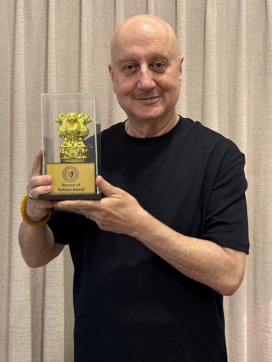 Anupam Kher tweet media