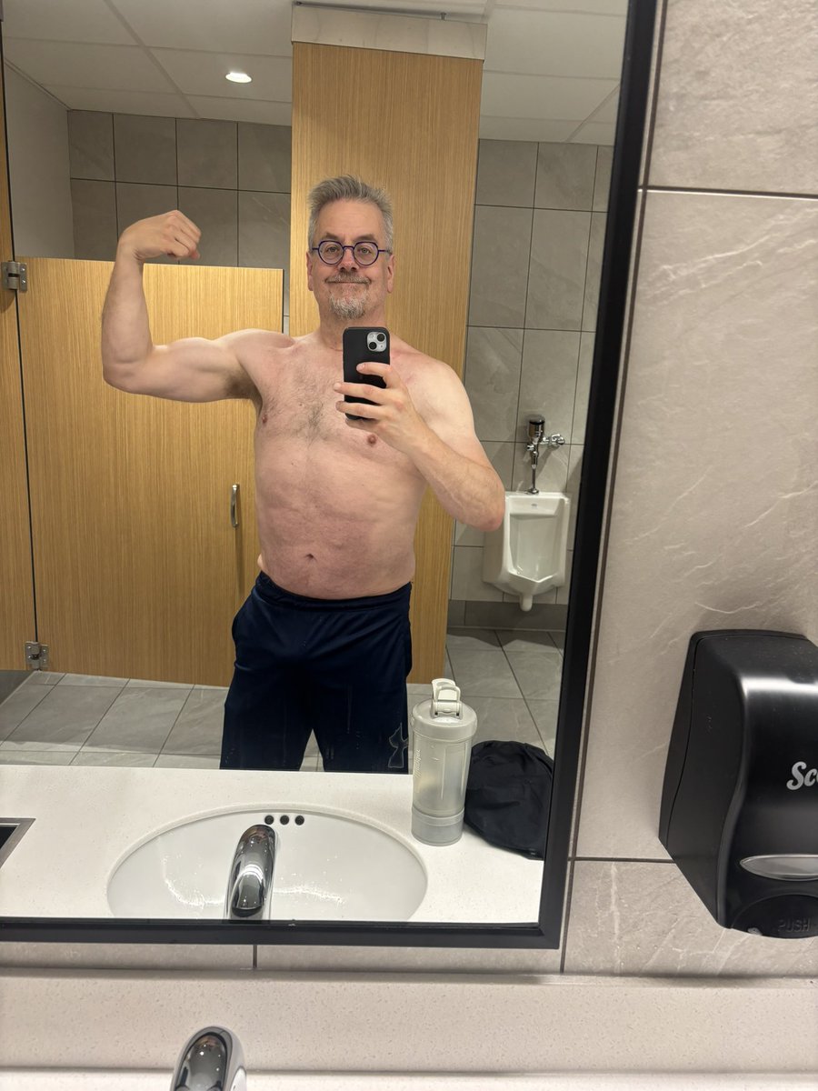 HadrianTemple's tweet photo. Today’s gym selfie #domdaddy #findom https://t.co/3NlIuuHRa6
