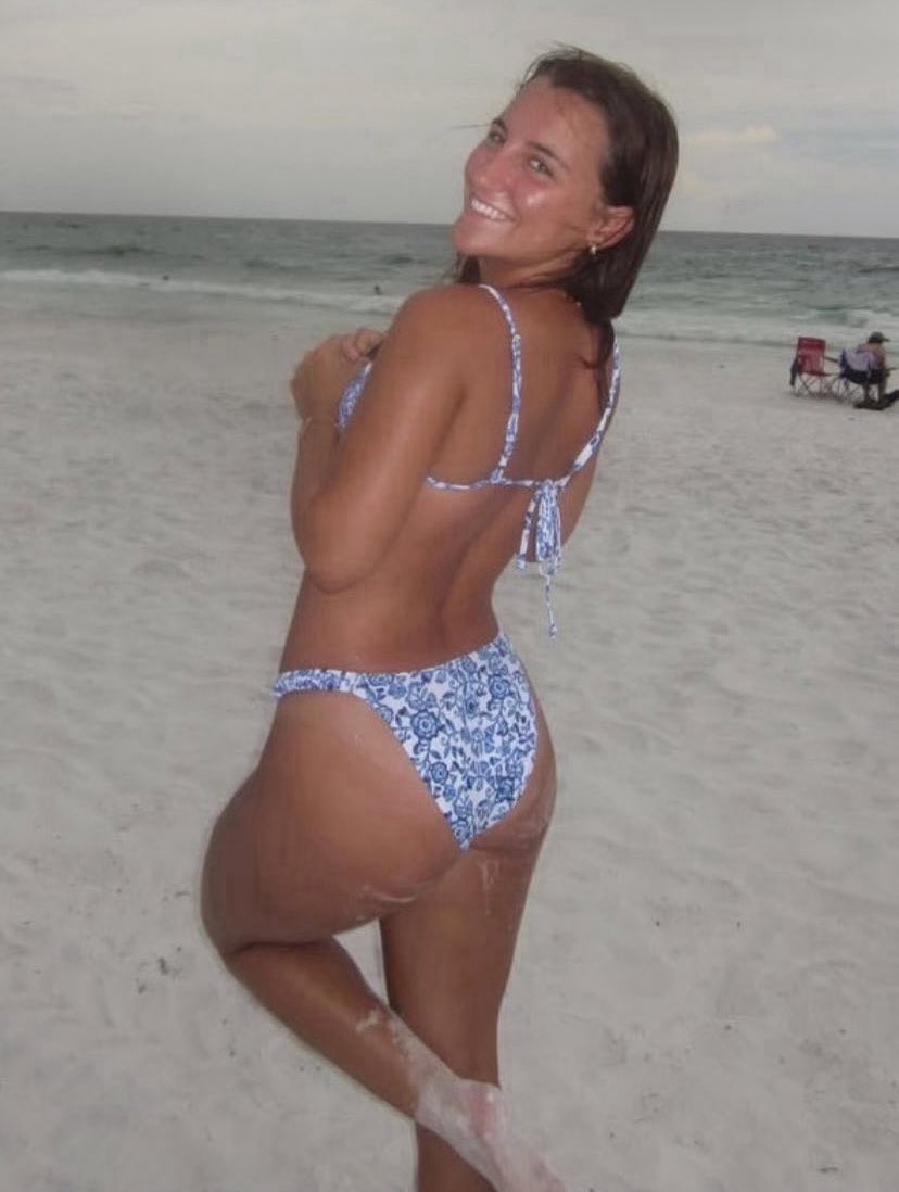 BigTimeGaymer17's tweet photo. Showing off some pics of my sister. 
#candid #hot #sis #sister #nsfw #nsfwtwt #college #sexy https://t.co/EqzHqbO5qA