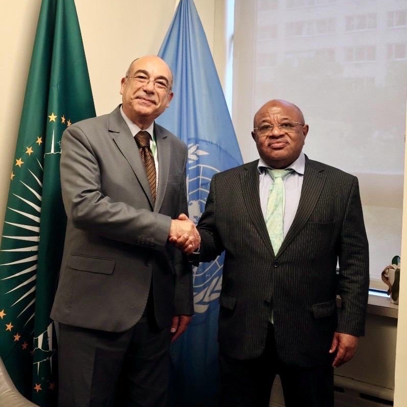 ArlaadiMnetwork's tweet photo. ⚡️ LATEST: Former African Union Commission Chief of Staff and ex-AU envoy to #Somalia, @souefmo_elamine, visited the #AU office in New York, where he met Ambassador Mohamed Fathi Edrees, the bloc’s Permanent Observer to the United Nations. The gathering allowed him to reconnect with former colleagues and highlighted his contributions to the continental body before taking up his current role as the #UN Secretary-General’s Special Representative for Central Africa and Head of the United Nations Regional Office for Central Africa (UNOCA).