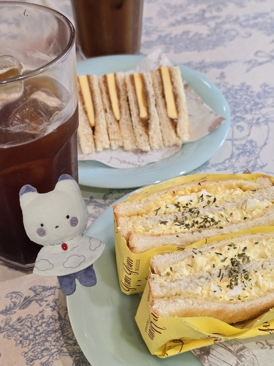 catotto_'s tweet photo. 오랜만에 힐데언니랑 뜨개하러~=v= https://t.co/GeM3oIOidu