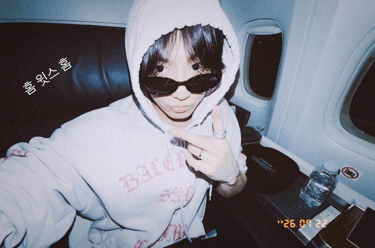 koonimies's tweet photo. JUNGKOOKFDHRJDH [CAR CRASH] [BUILDINGS FALLING] “GOOD GOD” [EXPLOSION] [BABY CRYING] “WAAAAAAH” “WAAAAAA” [YELLING] “SHUT THAT DAMN BABY UP” [POLICE SIRENS] WEEE WOOO WEEE WOOO [HELICOPTERS AND NEWS TRUCKS] “...WE’RE REPORTING LIVE-“ [BANG] “MY LEG...MY LEG” https://t.co/mvv3SC4Rhy