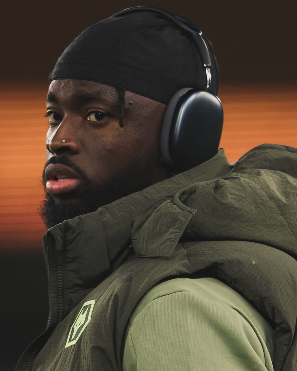 Cleverlydey4u's tweet photo. 🚨Wolves training was cancelled
yesterday following Tolu Arokodare's refusal to leave the pitch when asked not to train with squad. 

Extra security enforced today at Compton Park to make sure he was not at training ground. https://t.co/WgdJ5ywzP4