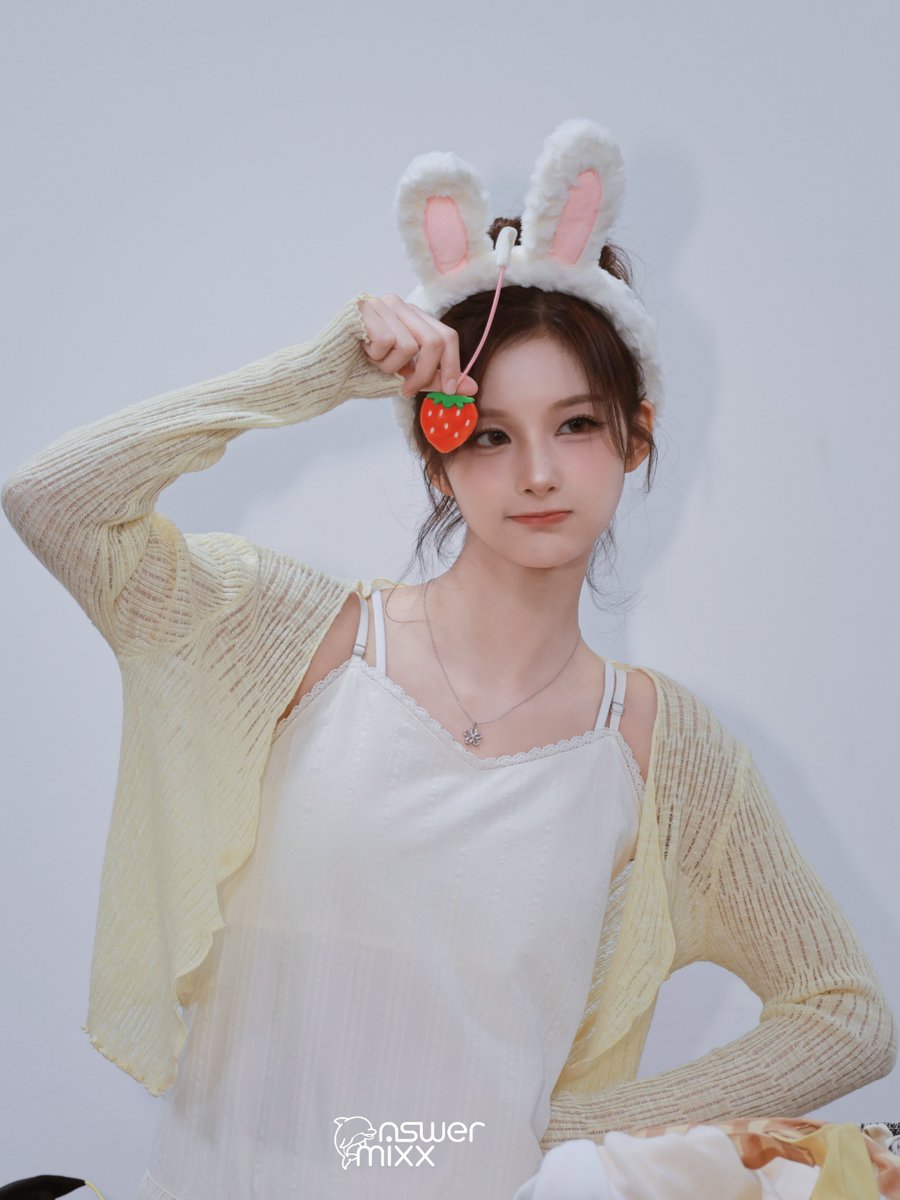 NMIXX20220222's tweet photo. 260719 엔믹스 대면 팬싸 팬사인회
메이크스타 makestar 

🐰누구인가?
지금 누가 기침 소리를 내었어 🧐

#NMIXX #엔믹스
#SULLYOON #설윤 https://t.co/5tIWsOhc8g