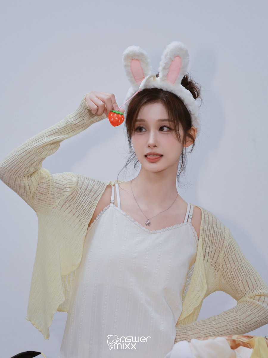 NMIXX20220222's tweet photo. 260719 엔믹스 대면 팬싸 팬사인회
메이크스타 makestar 

🐰누구인가?
지금 누가 기침 소리를 내었어 🧐

#NMIXX #엔믹스
#SULLYOON #설윤 https://t.co/5tIWsOhc8g