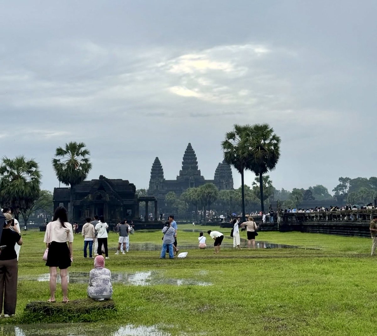 Shaer161990's tweet photo. Angkor Wat Siem Reap Cambodia 🇰🇭 https://t.co/95E0s6FuBm