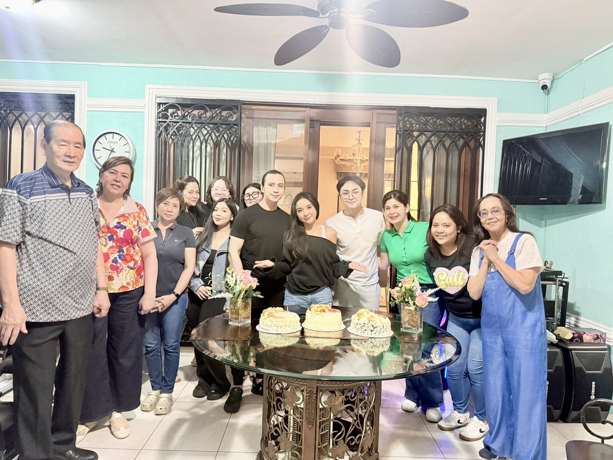 __raire's tweet photo. thank you Tita Bess, Tita Ivy, Tita Myra and family for the advanced birthday celebration π
#RaiofSunshine #OneHouseProduction #PreBirthday #Grateful #vibes https://t.co/xsvwSkDr7E