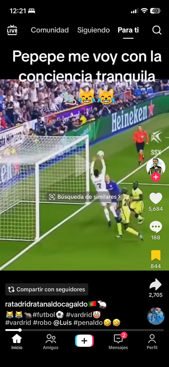 Star789_'s tweet photo. @kevinjma18 @sisiss3773 @FCB_nenn encima mira la mano en medio del campo, un jugador nunca ha metido las manos al balón? jajajaajaj https://t.co/ncuTCaNMBR