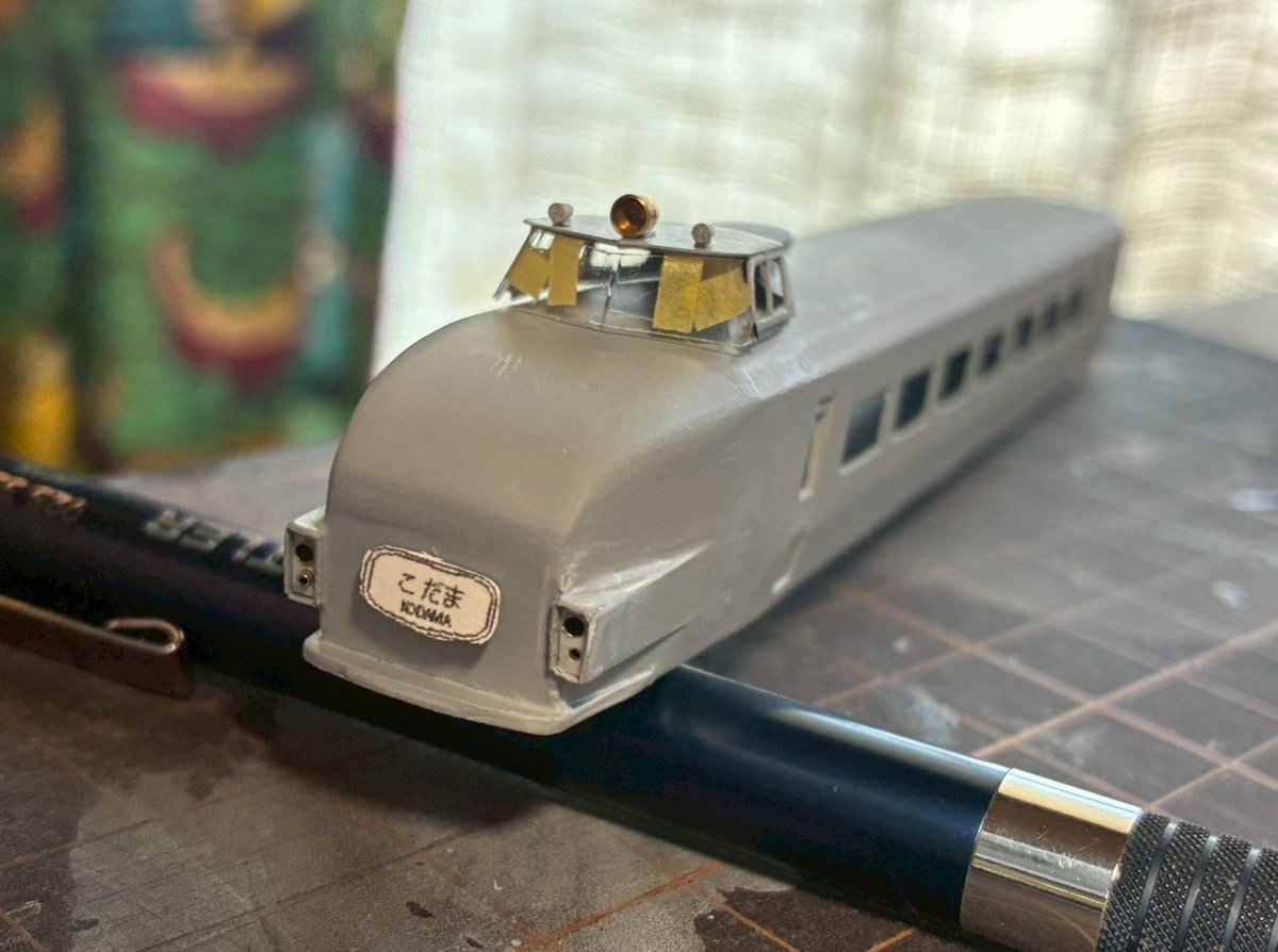kamitetsu9m's tweet photo. ローテはひとまわりして本日の先発は小島！と、いうところでファーム浦和は暑さでノーゲーム…、観客も選手も命懸けになって来ました

所属モデラー、凸川警部の出来高は運転台とライトが出来上がって来たようです
だいぶ「らしく」なりました

#Nゲージ
#鉄道模型
#カミテツ https://t.co/0iT1jaeUji