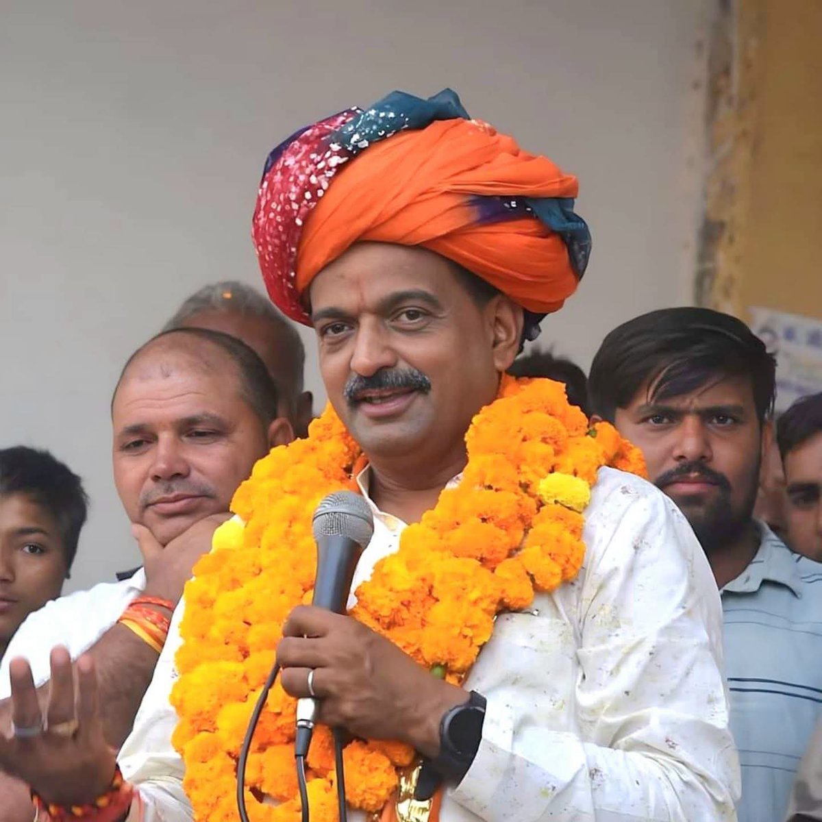 AnkitChechiBJP's tweet photo. केकड़ी विधानसभा से भाजपा विधायक श्री शत्रुघ्न गौतम जी को जन्मदिवस की हार्दिक बधाई और शुभकामनाएं।

@ShatrughanMLA https://t.co/EfJBEZi1nb