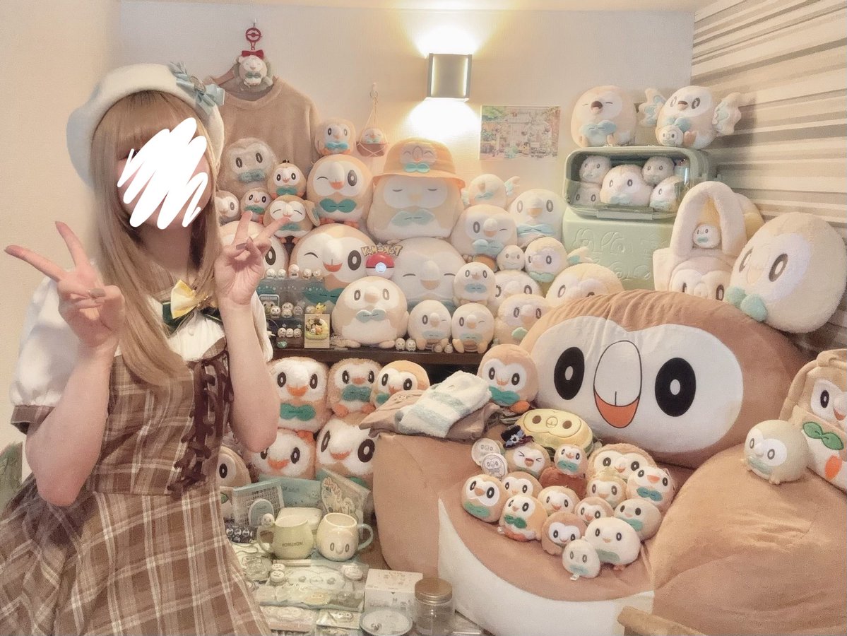Pokemon_mokuro's tweet photo. 今日は #モクローの日 🍀
2年ぶり!!モクローグッズ(ほぼ)大集合写真!!! https://t.co/fA3hGA0R0T