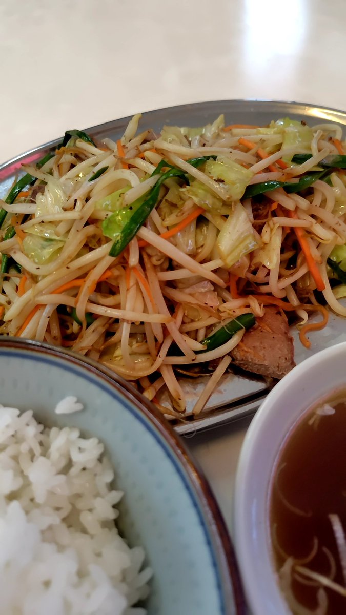 Tsuchida1965M's tweet photo. まこと食堂 🥬 レバー野菜、半🍚 😋😋😋 旨し‼️ 冷やし中華、ざるラーメン共に売り切れ😅 コチラの麺は冷やし系に合うと個人的に思います。次回に期待。
ヘルシーに満腹ですので、良し☆としましょう😉ごちそう様でした😊 https://t.co/HZsu90pWVM