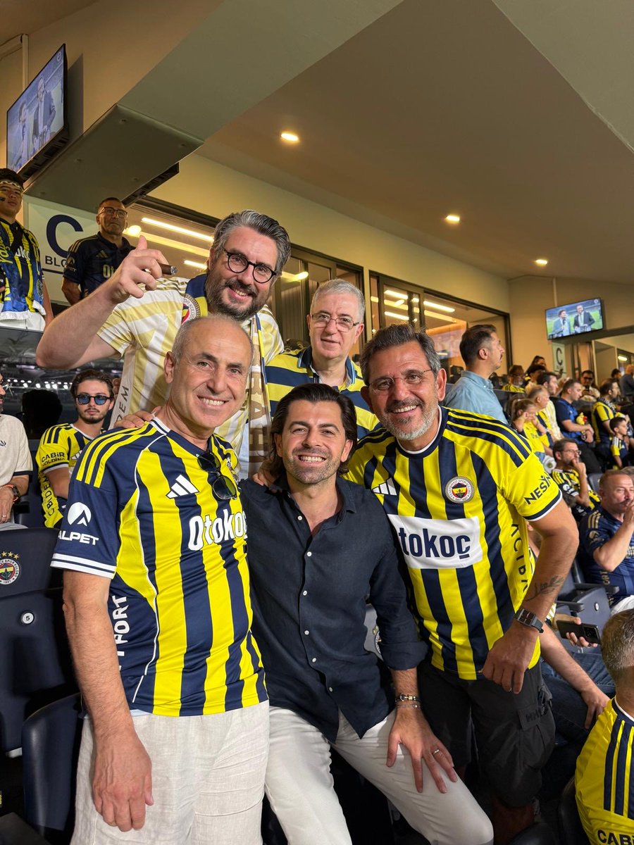 fatihportakal's tweet photo. Fenerbahçe mutluluktur.
Fenebahçe kederdir.
Fenerbahçe heyecandır.
Fenerbahçe tutkudur
Fenerbahçe hayattır.
Seninle @Fenerbahce 💛💙 https://t.co/gsfwJ0goPz