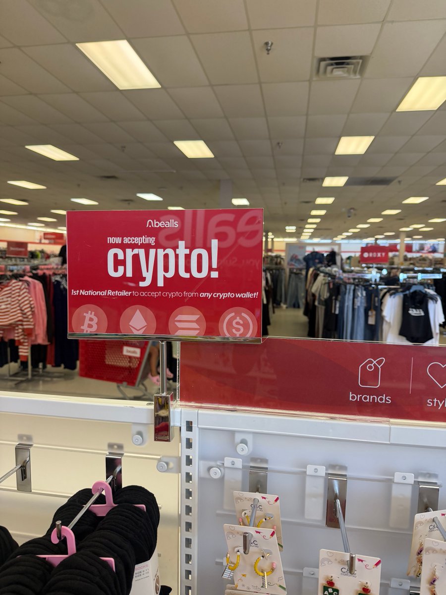 MedusaOnchain's tweet photo. went shopping yesterday and saw that a nearby store now accepts crypto

kinda made me happy because i can finally shop with crypto (my bank cards have a low balance compared to my crypto wallets 🤣)

also: if you've got a good crypto card with solid cashback, send recs https://t.co/JxOAvExcIJ