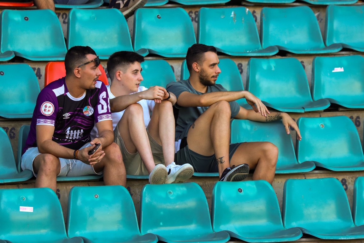 SalamancaCFUDS's tweet photo. ¡Nos emociona comprobar que tenéis ganas de UDS! 🙌🏼🥹

Gracias por cada aplauso, por cada reacción a los goles, acciones o paradas, GRACIAS por estar 🫂

¡Seguimos trabajando muy duro por llegar al 200% al inicio de liga! Mañana, desde las 9:30h, nueva sesión en Las Pistas 🔜

#TodoEmpiezaAquí 
#UnidosParaCrecer