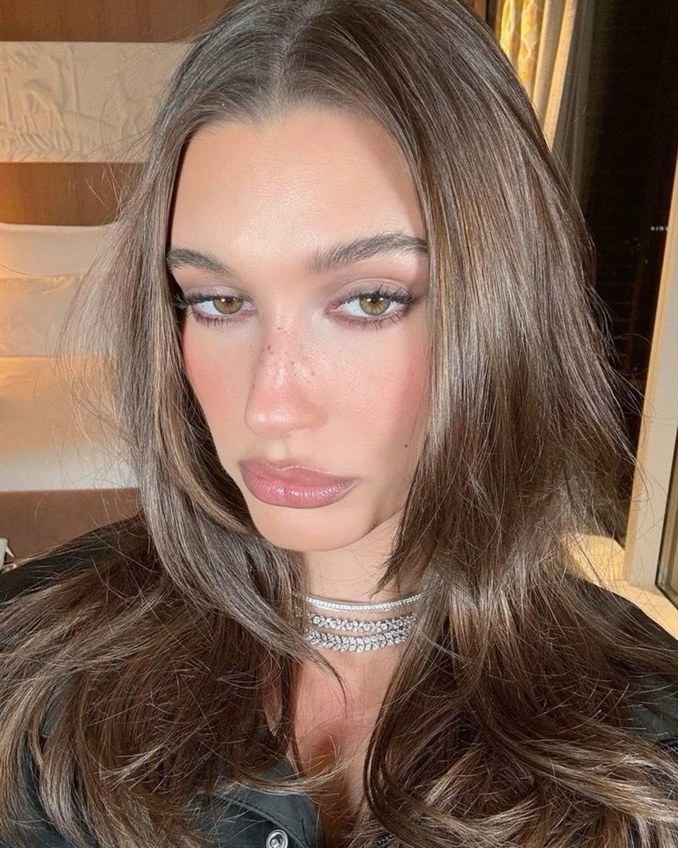 yslgirlx's tweet photo. Hailey bieber https://t.co/SqsG9BerWX