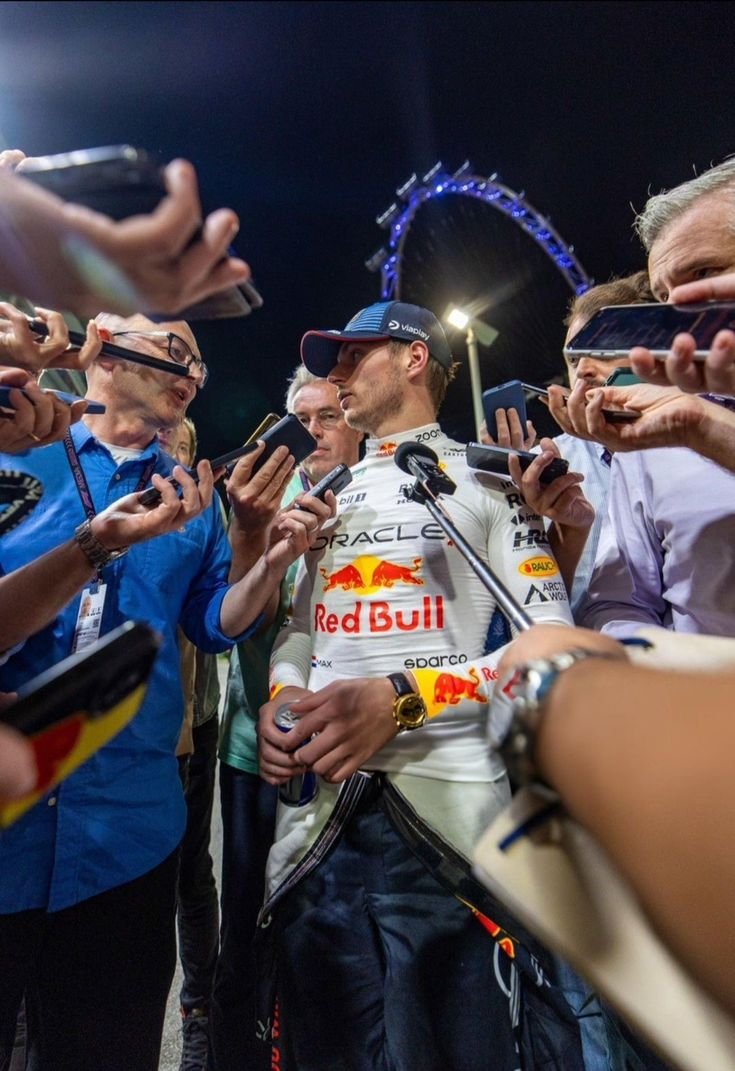 im_shipper_ru's tweet photo. @Verstappe3n Iconic https://t.co/pFChysmP9p