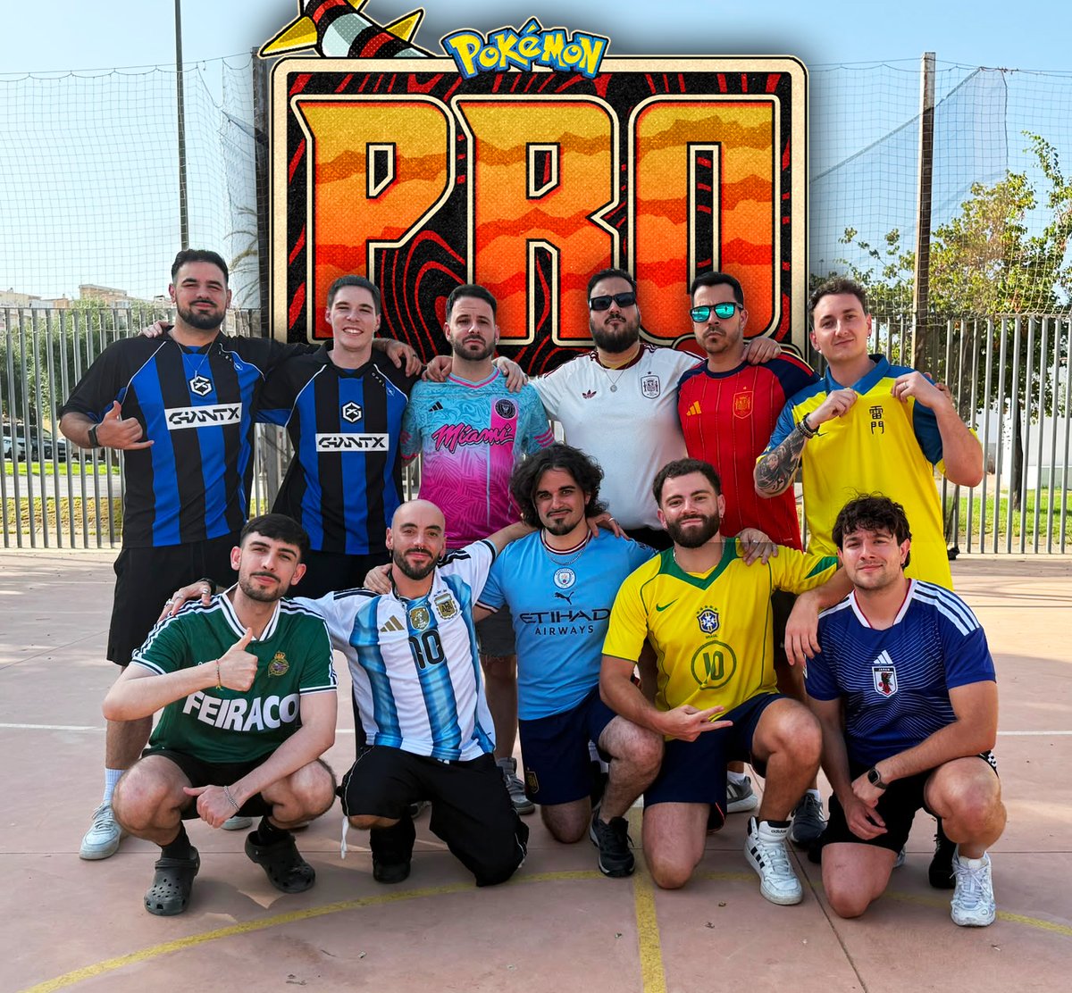 FolagoR's tweet photo. Se acabó el ProLocke 2.
Estoy muy feliz de haber creado todo esto. Una serie que empezó un poco por los loles hace un año y que ahora se haya convertido en la espera de miles de personas año tras año.
Siento que ver a unos amigos jugar una serie y pasarlo tan bien es un oasis dentro de un mundo de internet donde todo se mira desde otro angulo.
Risas, lloros, tensión es todo lo que nos da Pokémon, y esta serie lo ha tenido todo. El Yoel creador de contenido está muy feliz por todo lo bien que ha salido todo.
Gracias por toda la gente que se suscribe mes a mes y que ve mi contenido en Youtube, sin vosotros esto no seria igual.
Y gracias a toda la gente que ha participado en la existencia del ProLocke 2 (ProLockers, Maikiki, Requena, Creadores de la ROM y toda la gente que se ha sumado después haciendo análisis y webs para recopilar la información)
PD: Era cascada.