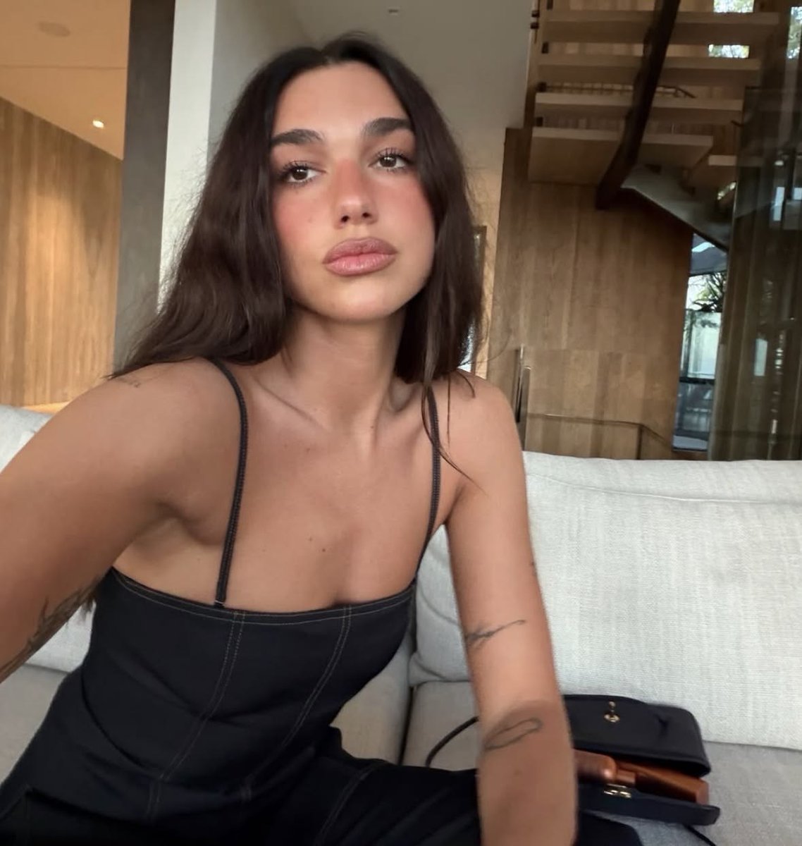 yslgirlx's tweet photo. Dua lipa https://t.co/gnrh8nEvzr
