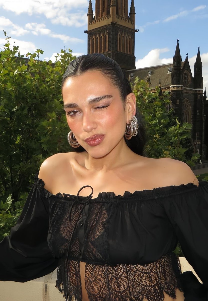 yslgirlx's tweet photo. Dua lipa https://t.co/gnrh8nEvzr