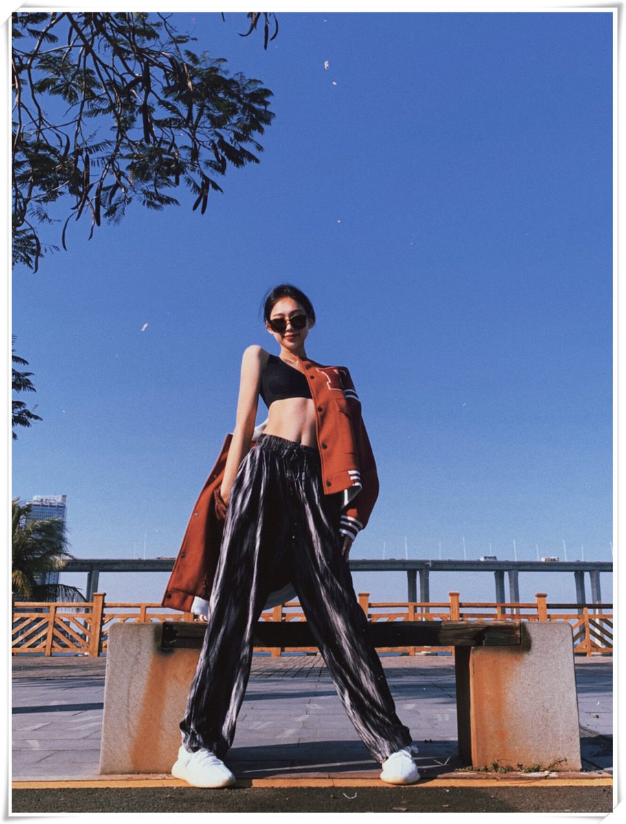 Cutie08Rose's tweet photo. Fun after-school challenge with my little buddy! We built a mini blanket fort u0026 had a snack picnic inside. Giggles guaranteed ， https://t.co/jHIPRL9q8n