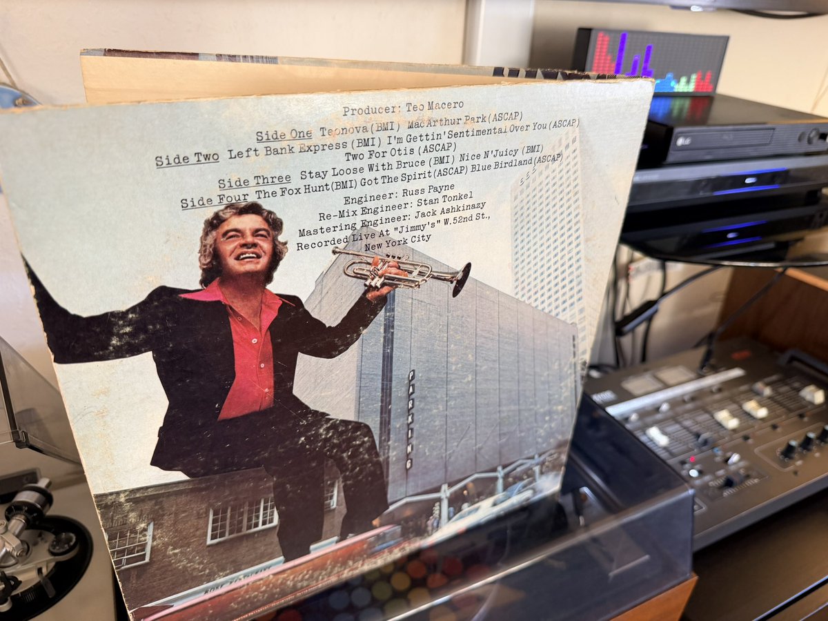 MrSaratoga's tweet photo. An incredible live album, the big band of Maynard Ferguson “Live At Jimmy’s” in NYC July 10, 1973
Columbia - PG 32732
Pitman pressing
Produced by Teo Macero
#maynardferguson #vinylcollecting #recordcollecting #nowplaying https://t.co/bj5W6aqxIQ