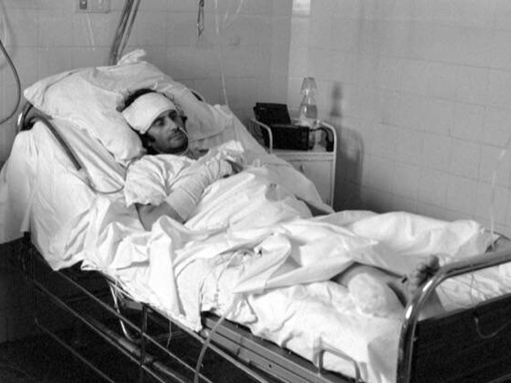 chahid_soufiane's tweet photo. Le saviez-vous ? Par crainte d'une rétrocession du Sahara au Maroc, comme ce fut le cas de Tarfaya en 1958 et de Sidi Ifni en 1969, le régime algérien décide de faire pression sur l'Espagne en apportant un soutien financier, militaire et diplomatique au Mouvement pour l'autodétermination et l'indépendance de l'archipel canarien (MPAIAC), dirigé par Antonio Cubillo. 

Le mouvement est même intégré à l'Organisation de l'unité africaine avec l'appui d'Alger. Le MPAIAC commet un attentat à l'aéroport de Tenerife en mars 1977, qui provoque 583 décès. 

À la suite de cela, Antonio Cubillo se réfugie à Alger, où les autorités algériennes promettent de le protéger mais, comme d'habitude, elles ne tiennent pas parole.

Elles le livrent aux renseignements espagnols, qui tentent de l'assassiner en plein Alger. Poignardé à la colonne vertébrale, il restera toute sa vie en fauteuil roulant. Il rentre en Espagne en 1982 après avoir bénéficié d'un pardon royal, où il finira ses jours.