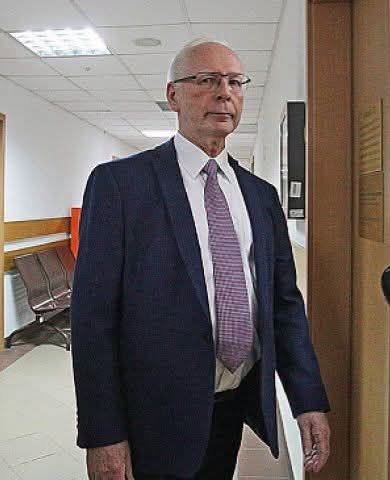 Lewaklewicowy's tweet photo. Raka  chciał leczyć witaminą C, zawał serca - wykałaczką, chemioterapia to  dla niego to samo co mordowanie Cyklonem B. Jerzy Zięba, czołowy Polski  szarlatan paramedyczny z wizytą w pałacu Nawrockiego, żeby konsultować  ustawę, która ma szarlataństwo zatrzymać... https://t.co/obIpUQNmJO