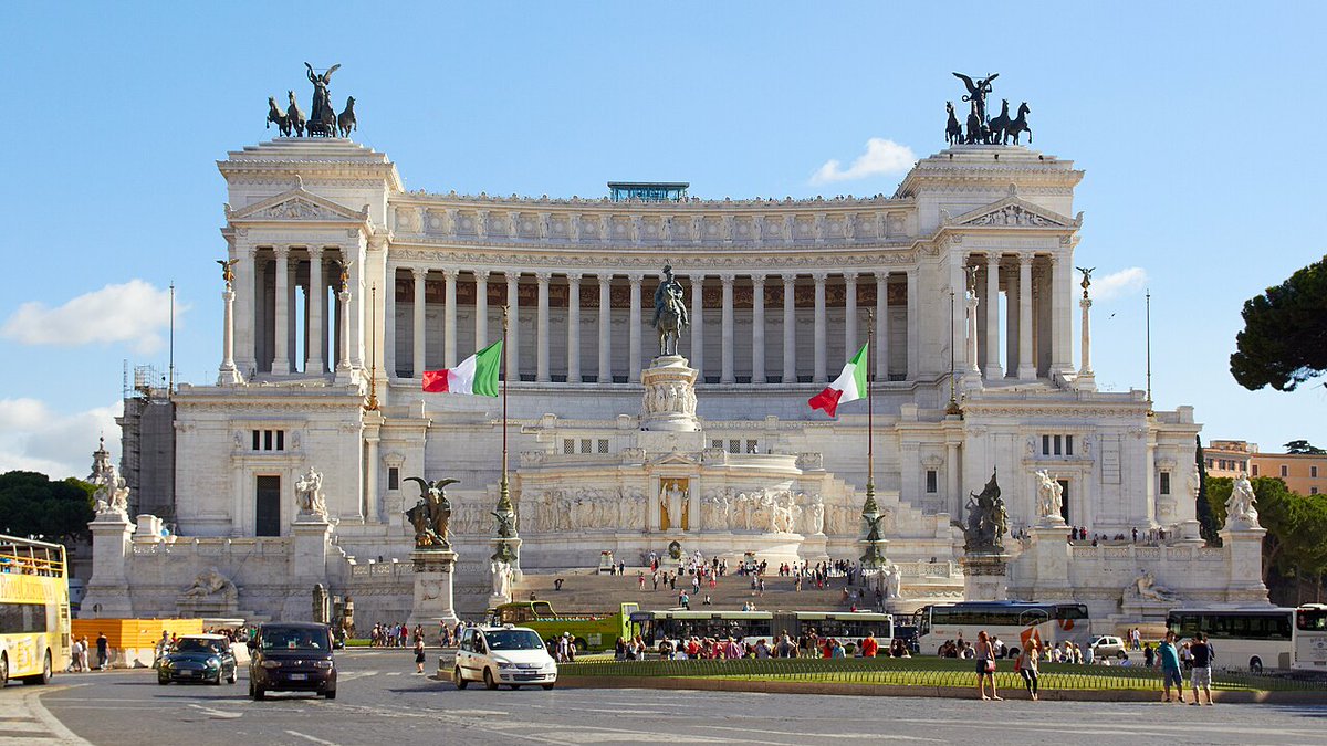 dlondonwortel's tweet photo. What do you think is the ugliest "famous" building constructed before 1900? I'll start. https://t.co/q5J7JN7pMB