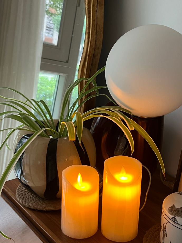 eebarber61's tweet photo. This weekend DIY alert! Turn old glass jars into cute candle holders with just some sand, essential oil u0026 fairy lights – zero fancy tools needed.  #DiyOnABudget https://t.co/gXP6qAzxKu