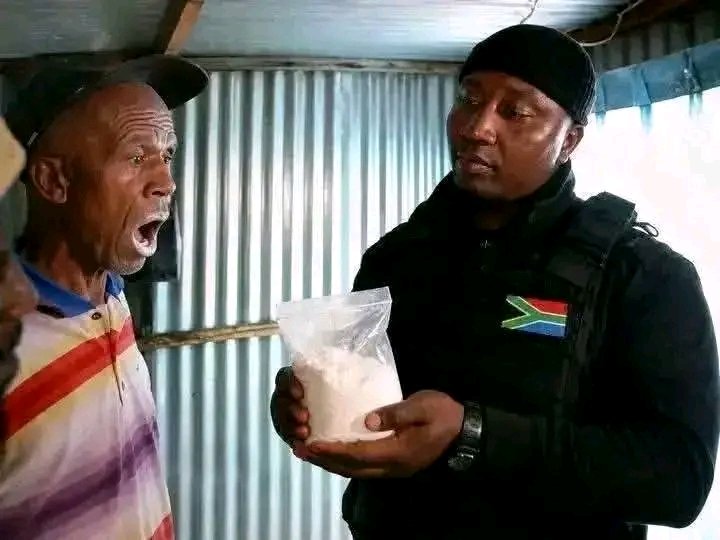 DeezyphandaSA's tweet photo. Let them test their products😁🤣😂😂😂
I love it.. https://t.co/grNdnYw3rY