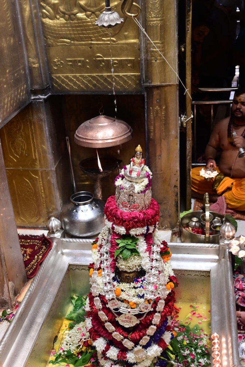 ShriVishwanath's tweet photo. श्री काशी विश्वनाथ जी की सप्तऋषि आरती I
#kashivishwanath #kashi #hindu #sanatandharmaहमारे https://t.co/7kGkBSC7yq