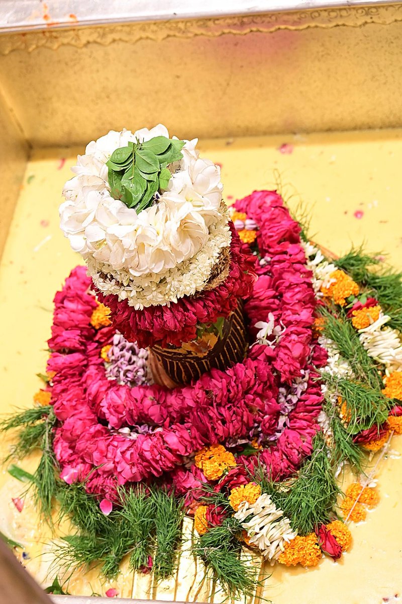 ShriVishwanath's tweet photo. श्री काशी विश्वनाथ जी की सप्तऋषि आरती I
#kashivishwanath #kashi #hindu #sanatandharmaहमारे https://t.co/7kGkBSC7yq