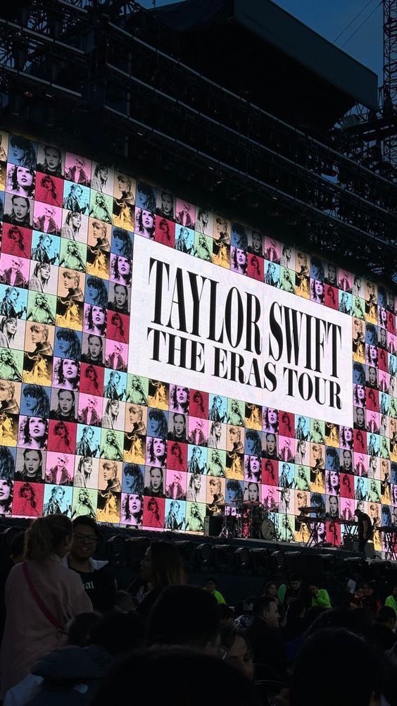 bejeweledpoet's tweet photo. El verano de 2023: el más feliz de una swiftie 💘✨🫧 https://t.co/WIhTzPlSie