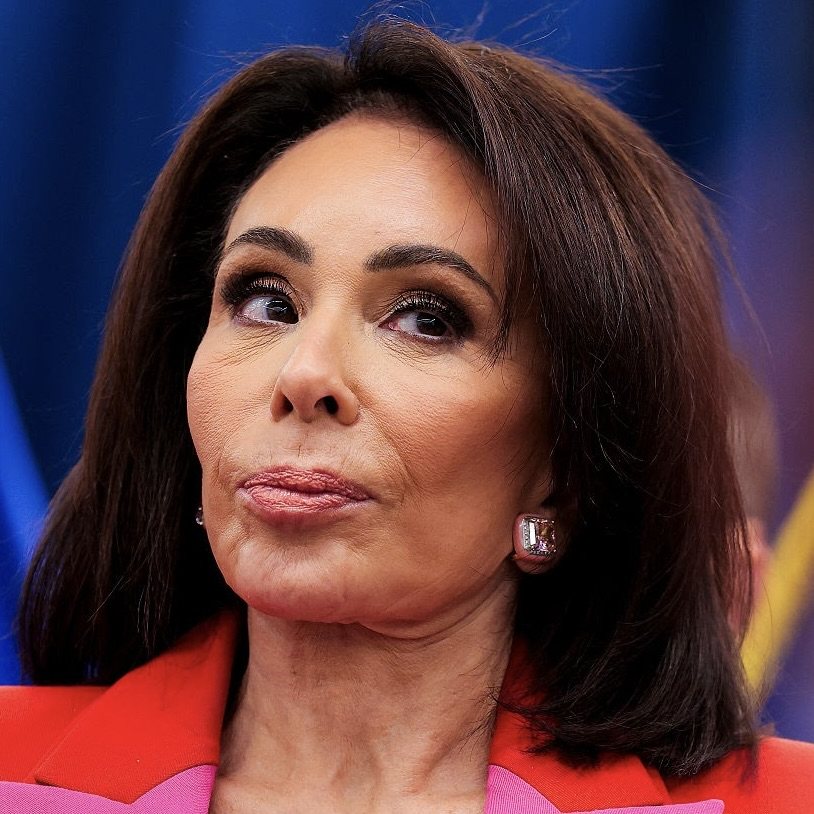 Heart8mq's tweet photo. Remember how Jeanine Pirro loudly &amp; proudly announced her crock of shit Reflecting Pool vandalism charge against former Olympian David Hearn - but now that it’s been exposed as a complete sham - not a fucking word https://t.co/bhsHoUYPLk