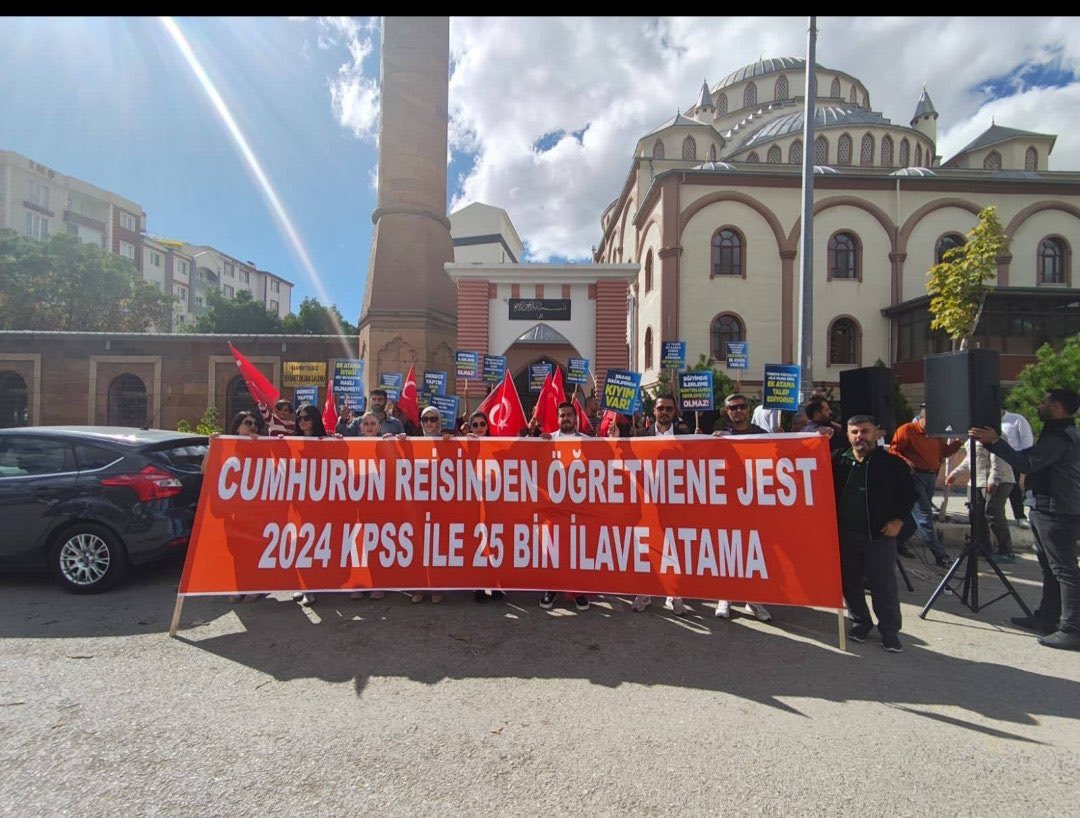 beyzakb16's tweet photo. Son 22 yılda atanabilecek puanlara sahipken bu yıl atanamadık
Mağduriyetimizin giderilmesi için
2024 KPSS ile 25 bin ek atama talep ediyoruz
@RTErdogan @dbdevletbahceli @eyupkadirinan @abuyukgumus @Akparti @leylasahinusta 

#YusufTekinSonKPSSEkAtama 
#MebSonKpssEkAtamaBekliyor https://t.co/D4s43qs0Or