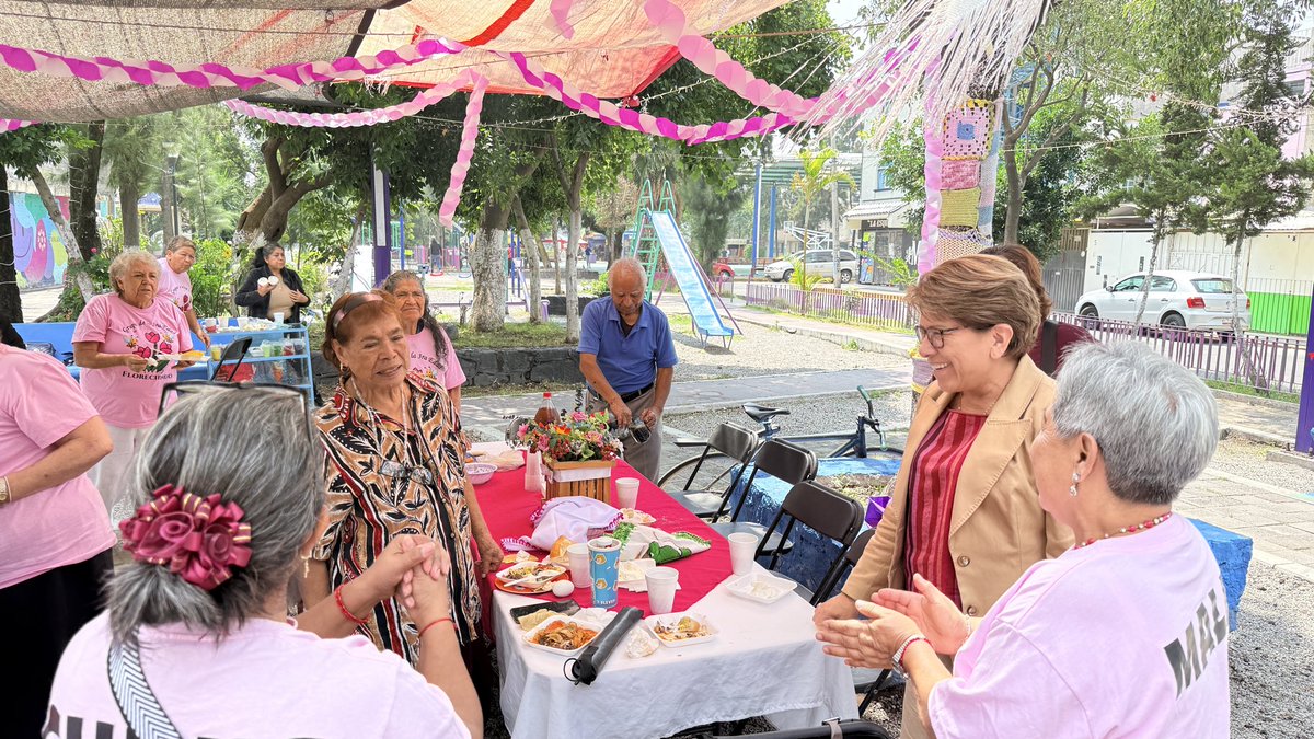 MarthaAvilaCDMX's tweet photo. Hoy tuve el gusto de acompañar al grupo de personas adultas mayores “Floreciendo” durante su desayuno en la U.H. Vicente Guerrero, Súper Manzana 4, donde convivimos, platicamos y escuchamos de cerca sus inquietudes y propuestas. https://t.co/6oCCeDcTtR