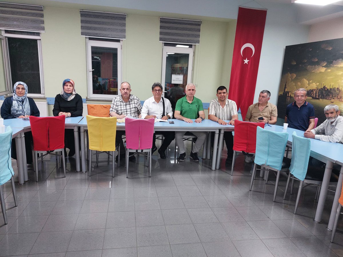 busraaksu1990's tweet photo. Aşağı Dudullu Mahalle Teşkilatı olarak haftalık olağan toplantımızı; Mahalle Sorumlumuz @bahrip , Mahalle Başkanımız @Hamzaokur37 , Teşkilatlanma Başkanımız @ahmetgbl ve kıymetli yönetim kurulu üyelerimizin katılımıyla gerçekleştirdik.
@cetinkaya_salim @AkUmraniye https://t.co/B7d6kPwjd8