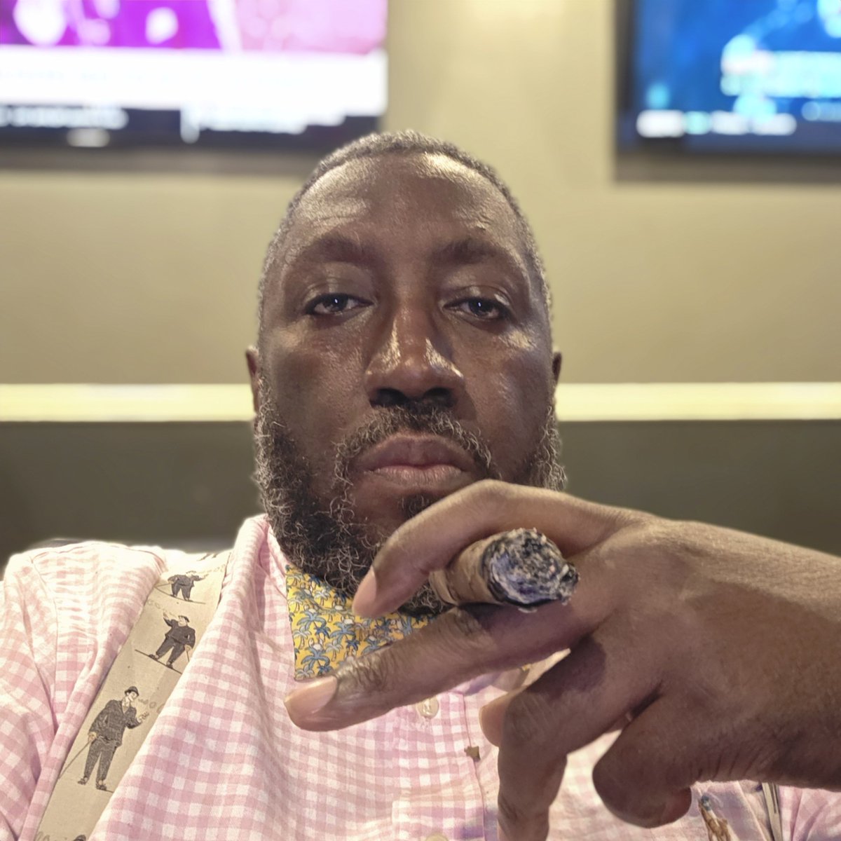 MarcWatkinsEsq's tweet photo. #MyCurrentSituation: Done with court for the week so why not. Sittin in one of my favorite cigar spots smokin sticks, sippin on a lil somethin, talkin shit.
#LawTwitter https://t.co/z5WMx4OgbI