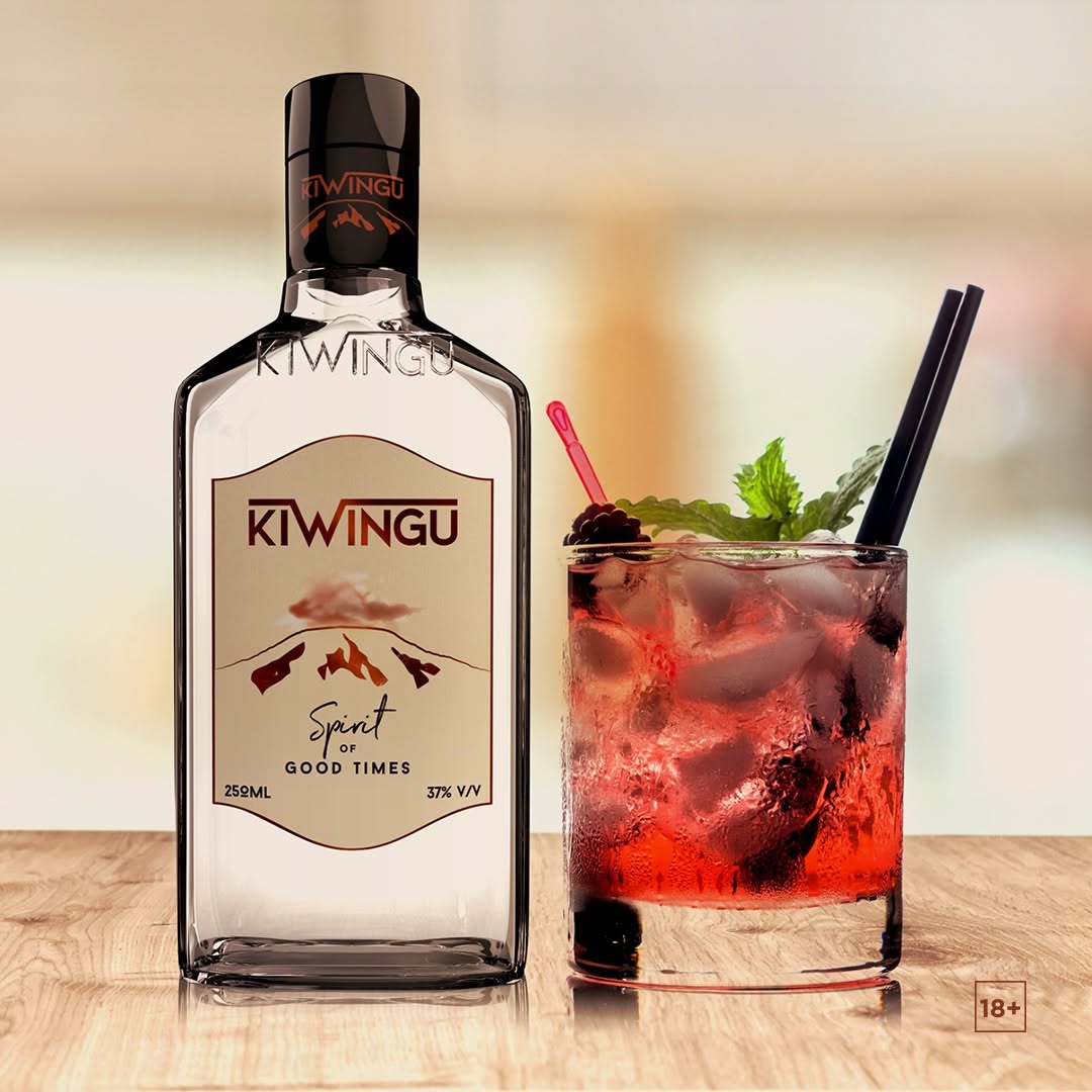 IGIHE's tweet photo. 🚨𝐀𝐌𝐀𝐊𝐔𝐑𝐔 𝐀𝐆𝐄𝐙𝐖𝐄𝐇𝐎🚨

Inzoga zisembuye zirimo Kiwingu Spirit, K-vant, Gilbeys Gin, Bond 7 na Bazzoka ziri mu zahagaritswe n’Ikigo cy’Igihugu gishinzwe Ibiribwa n’Imiti (Rwanda FDA).

Biri mu itangazo Rwanda FDA yashyize hanze ku wa 5 Kanama 2026 rigaragaza inzoga 52 zikorerwa mu mahanga zigacuruzwa mu Rwanda zahagaritswe.