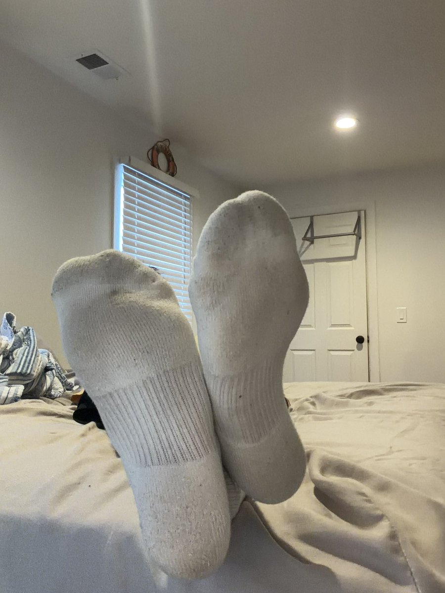 feetbash's tweet photo. What would u do with these in ur face #feet #socks #smellysocks #smellyfeet #gaysocks #gayfeet #feetmaster #footmaster #nikesocks https://t.co/vdSjGPFodl