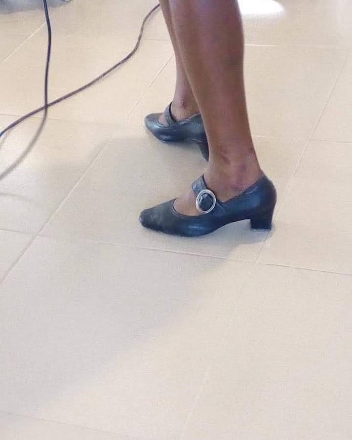 ghettoyutes's tweet photo. By the look of these shoes, which subject she teaches? https://t.co/JDbxafvn4W