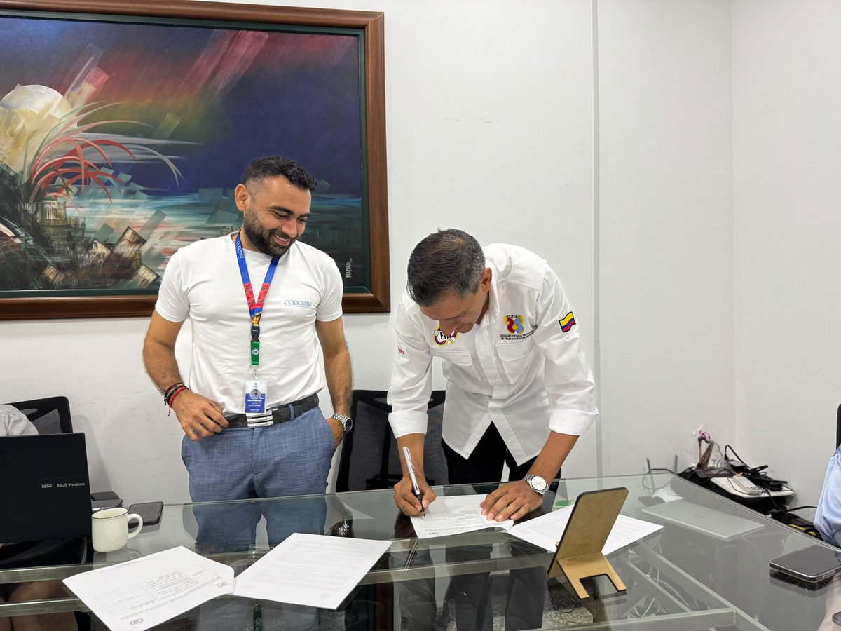 SunetVillav's tweet photo. El día de ayer firmamos los Acuerdos laborales con CORCUMVI, cómo resultado de la negociación sindical. el trabajo en equipo es uno de los pilares del éxito . Es mediante la colaboración, el respeto mutuo y la confianza que se superan los desafíos y se alcanzan las metas. https://t.co/JlH1y25Zye