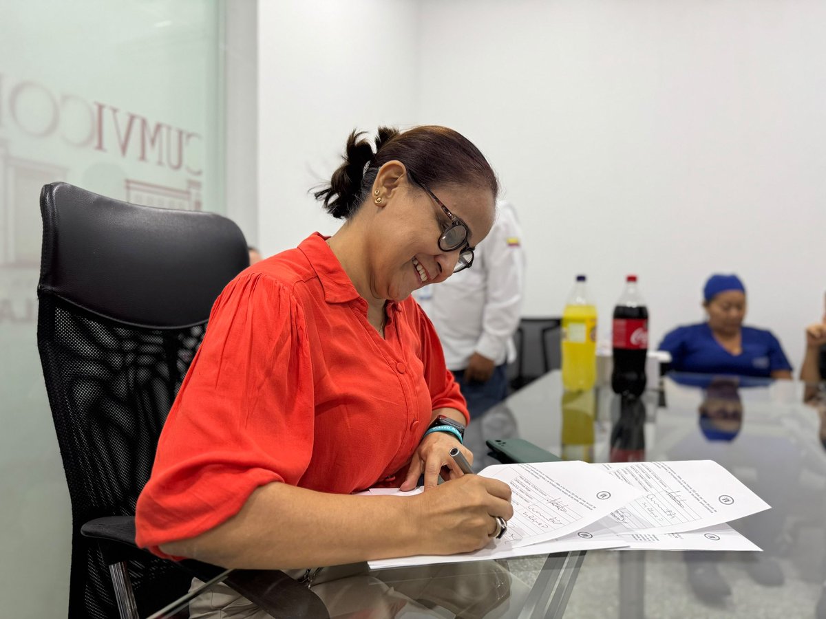 SunetVillav's tweet photo. El día de ayer firmamos los Acuerdos laborales con CORCUMVI, cómo resultado de la negociación sindical. el trabajo en equipo es uno de los pilares del éxito . Es mediante la colaboración, el respeto mutuo y la confianza que se superan los desafíos y se alcanzan las metas. https://t.co/JlH1y25Zye
