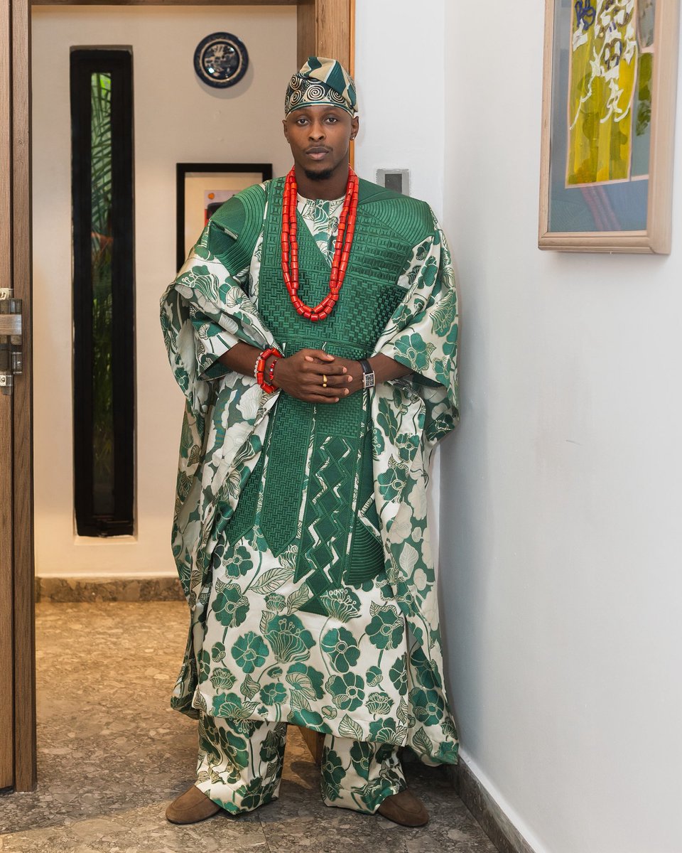 manlikearaga's tweet photo. ARAGA (noun)
/ah-rah-gah/

1. A force that refuses to be ignored.
2. The calm before everyone starts talking.
3. Confidence without the noise.
4. The standard, not the exception.
5. A name that turns moments into headlines. 👑

Outfit- @jasonporshe 

#BBNaija #bbnaija11 #araga https://t.co/DsOKWt4Bck