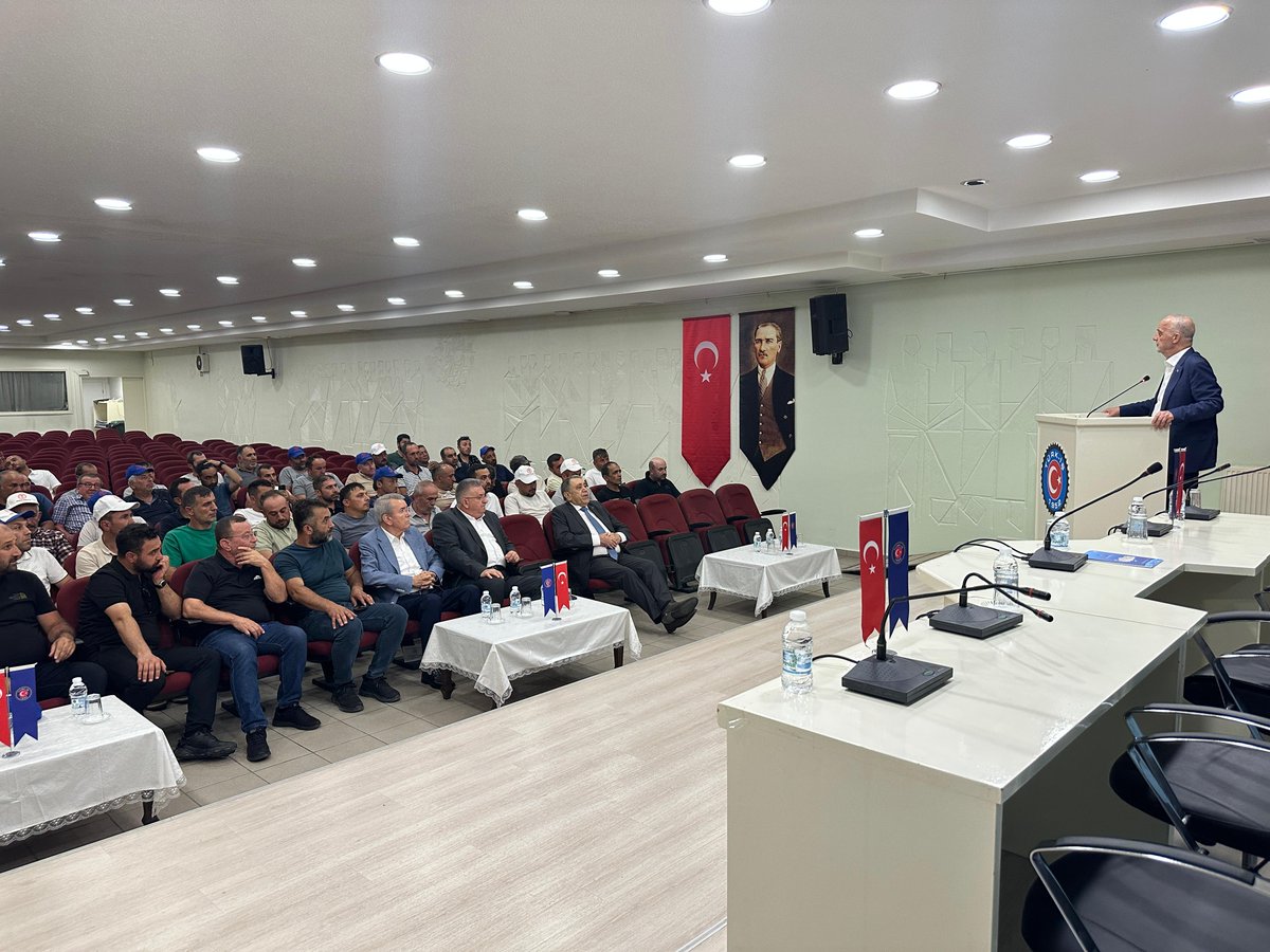 turkiskonf's tweet photo. TÜRK-İŞ’ten Doruk Madencilik  Mağduru İşçilere, sürecin başından beri tam destek: "Sonuna Kadar Arkanızdayız"

TÜRK-İŞ Genel Başkanı Ergün ATALAY, maaşlarını alamadıkları ve çeşitli hak kayıpları yaşadıkları için seslerini duyurmaya çalışan Doruk Madencilik mağduru maden işçilerini TÜRK-İŞ Genel Merkezi’nde ağırladı.

TÜRK-İŞ Genel Merkez binasında gerçekleşen görüşmede TÜRK-İŞ Genel Başkan Yardımcıları Nazmi IRGAT ve İrfan KABALOĞLU’da hazır bulundu.

Görüşmede Türkiye Maden-İş Sendikası Genel Başkanı Nurettin AKÇUL, “Sürecin başından beri maden işçilerini hiçbir zaman yalnız bırakmayan, taleplerimizi ilk ağızdan yetkililere ivedilikle ileten, her daim TÜRK-İŞ'imizin gücünü bize hissettiren ve bu güçle bize destek veren TÜRK-İŞ Genel Başkanı Ergün ATALAY’a teşekkür ederim" dedi.

Genel Başkan Ergün ATALAY ise gerçekleştirilen görüşmede maden işçileriyle tek tek ilgilenerek yaşanan sorunları bir kez daha birebir dinledi.

Görüşmede emek mücadelesinin önemine dikkat çekerek, mağdur işçilerin hak arayışlarında yalnız olmadıklarını s��yleyen Genel Başkan ATALAY, “Sizlerin yaşadığı bu mağduriyet kabul edilemez. Alın terinizin ve emeğinizin karşılığını alana kadar TÜRK-İŞ olarak sonuna kadar yanınızdayız. Haklı mücadelenizde üzerimize düşen ne varsa yapmaya devam edeceğiz.” dedi.